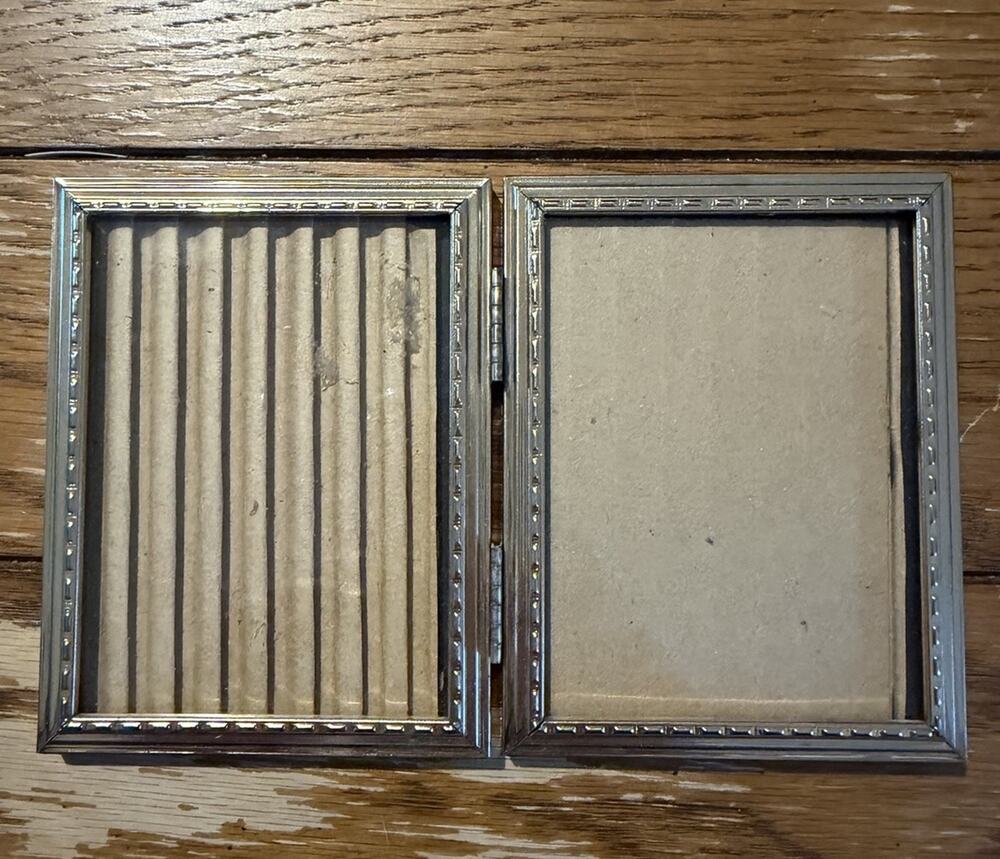 Vintage Brass Tone Metal Bi-Fold Hinged DOUBLE PICTURE FRAME 3x4 Glass Pane Etch